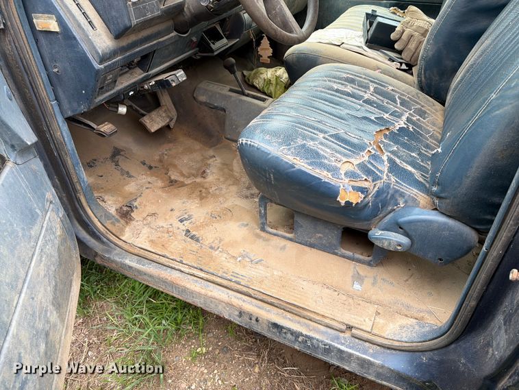 image for item ER1921 1993 Chevrolet 2500 Ext. Cab utility bed pickup truck