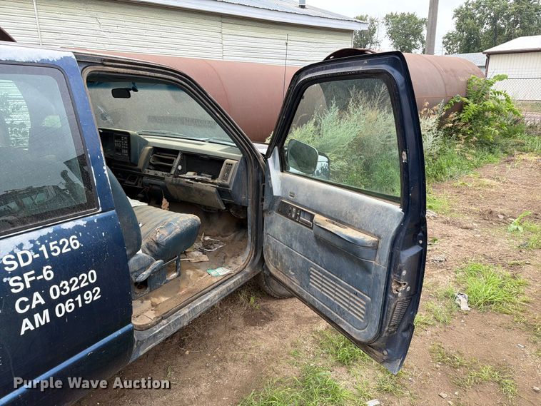 image for item ER1921 1993 Chevrolet 2500 Ext. Cab utility bed pickup truck