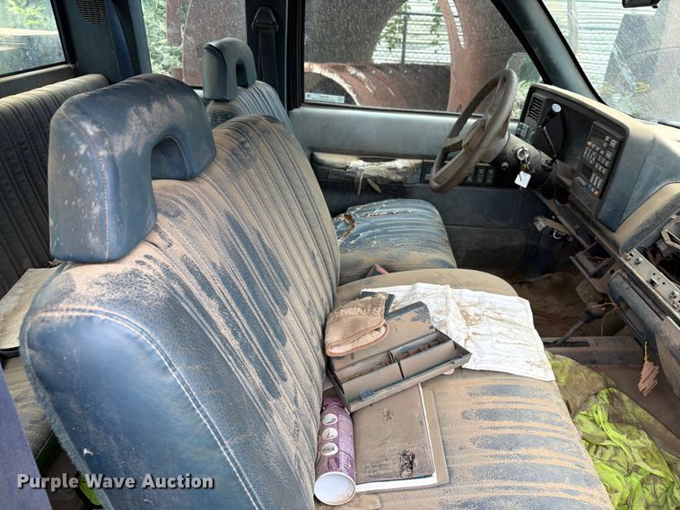 image for item ER1921 1993 Chevrolet 2500 Ext. Cab utility bed pickup truck