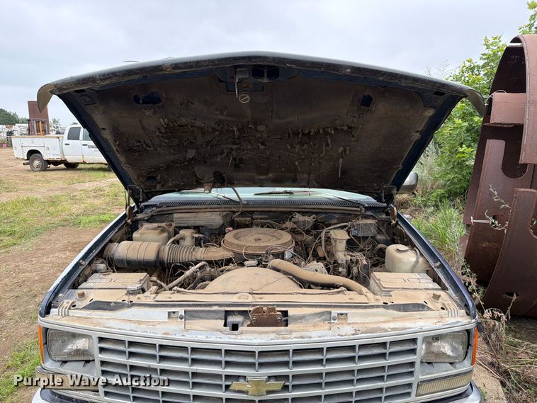image for item ER1921 1993 Chevrolet 2500 Ext. Cab utility bed pickup truck
