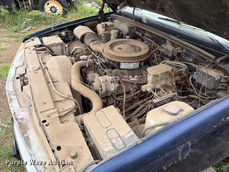 image for item ER1921 1993 Chevrolet 2500 Ext. Cab utility bed pickup truck