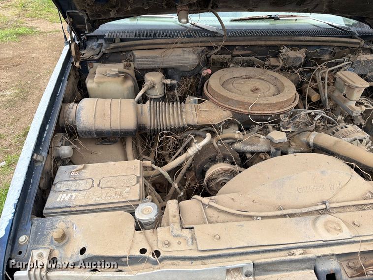 image for item ER1921 1993 Chevrolet 2500 Ext. Cab utility bed pickup truck