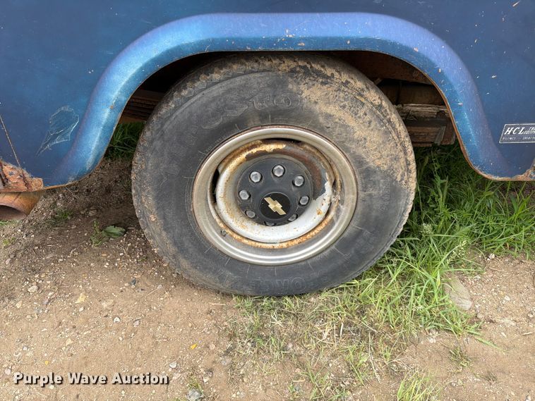 image for item ER1921 1993 Chevrolet 2500 Ext. Cab utility bed pickup truck