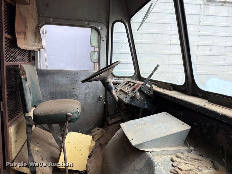 image for item ER1926 1976 GMC delivery van