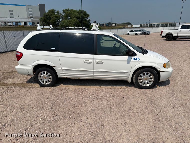 image for item ER1928 2002 Chrysler Town And Country van