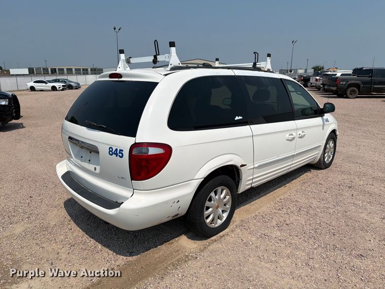 image for item ER1928 2002 Chrysler Town And Country van