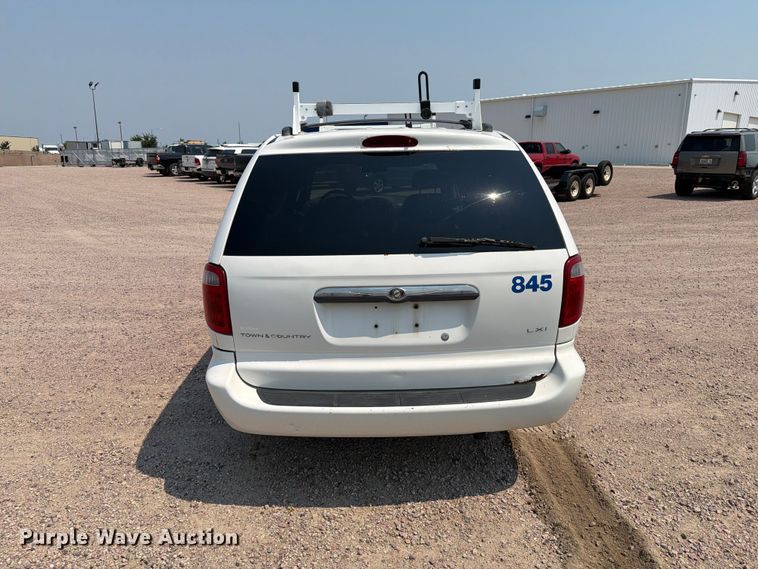 image for item ER1928 2002 Chrysler Town And Country van
