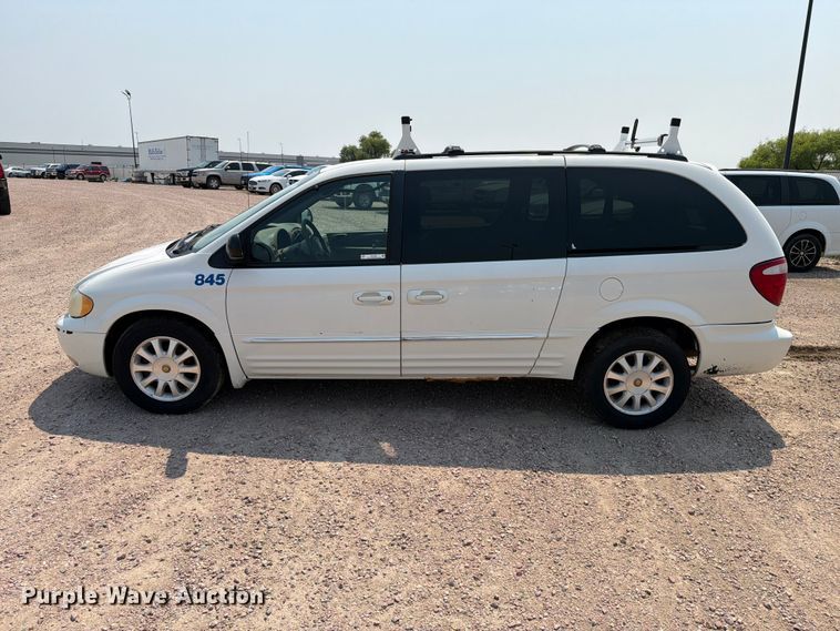 image for item ER1928 2002 Chrysler Town And Country van