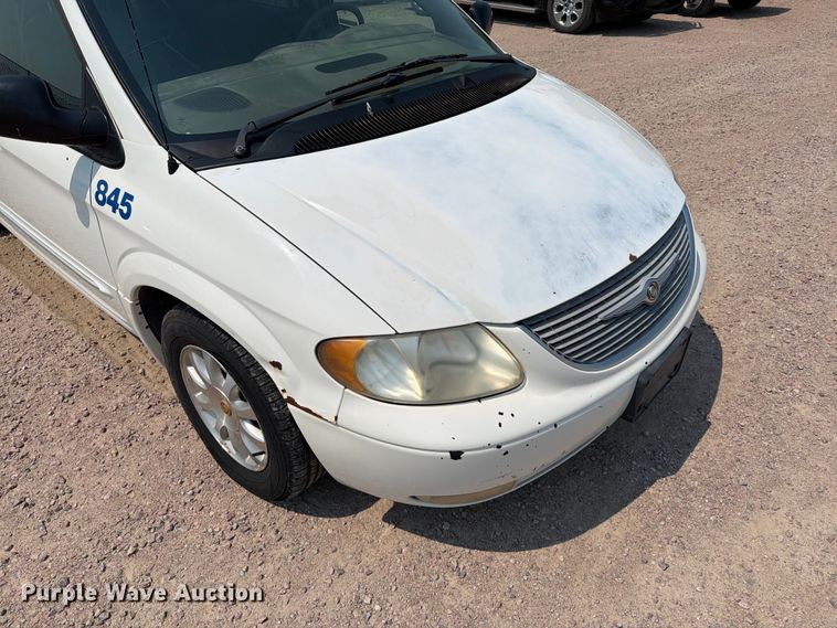 image for item ER1928 2002 Chrysler Town And Country van