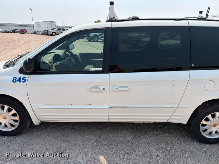 image for item ER1928 2002 Chrysler Town And Country van