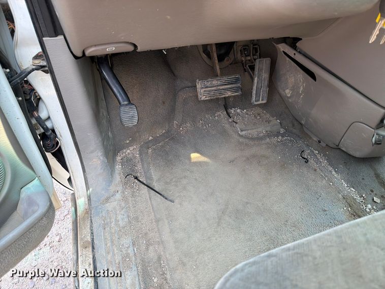 image for item ER1928 2002 Chrysler Town And Country van