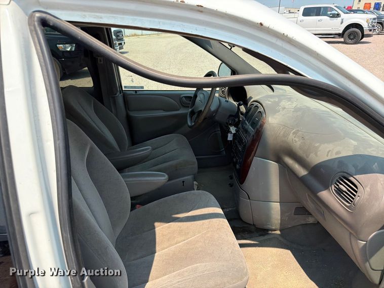 image for item ER1928 2002 Chrysler Town And Country van