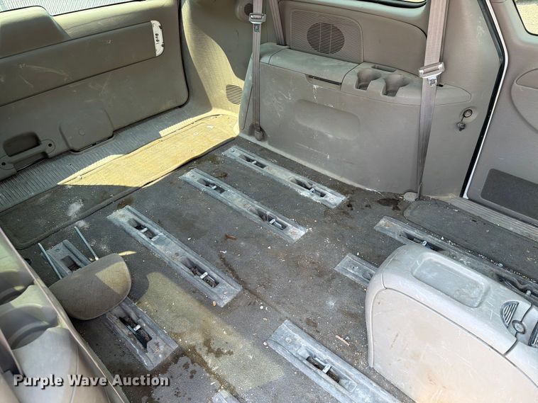 image for item ER1928 2002 Chrysler Town And Country van