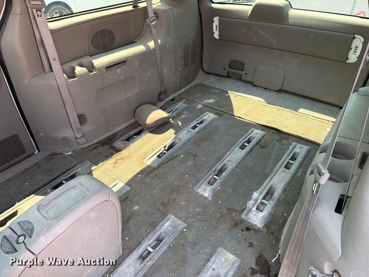 image for item ER1928 2002 Chrysler Town And Country van