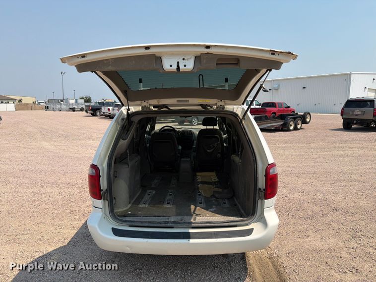 image for item ER1928 2002 Chrysler Town And Country van