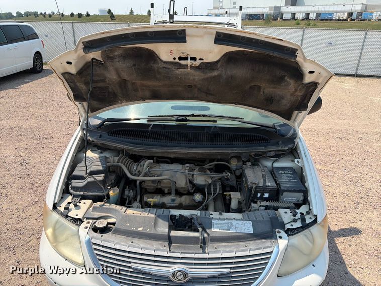 image for item ER1928 2002 Chrysler Town And Country van