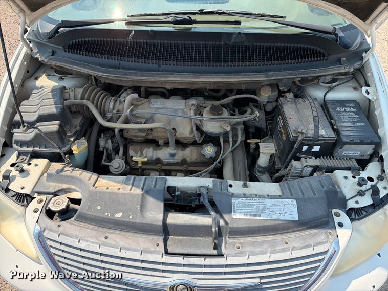 image for item ER1928 2002 Chrysler Town And Country van