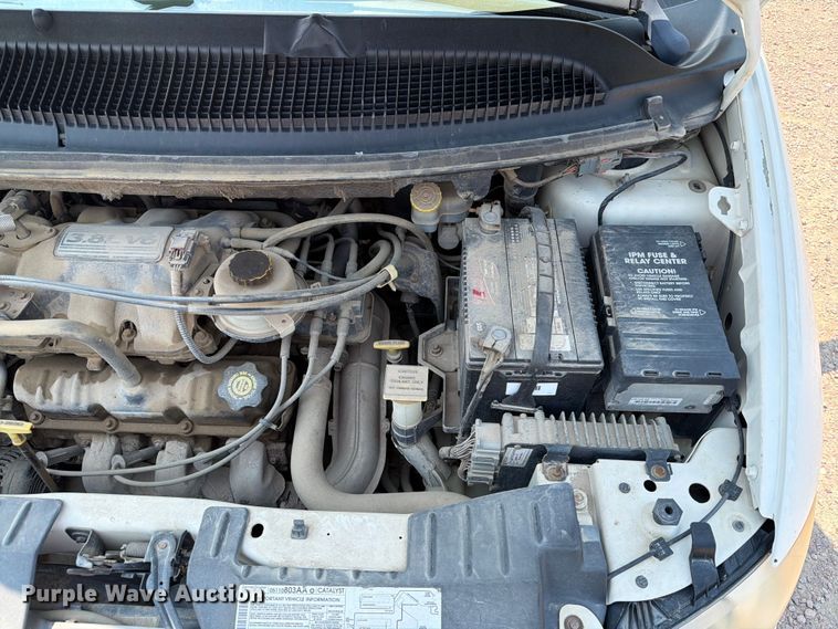 image for item ER1928 2002 Chrysler Town And Country van