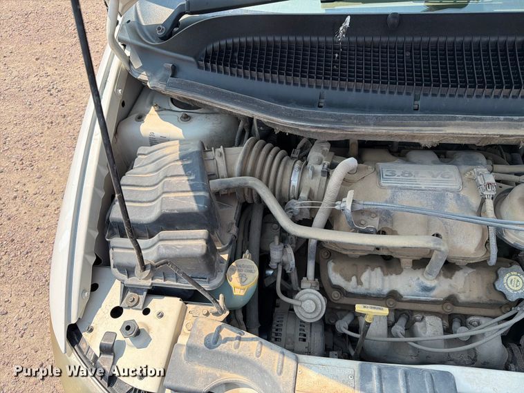 image for item ER1928 2002 Chrysler Town And Country van