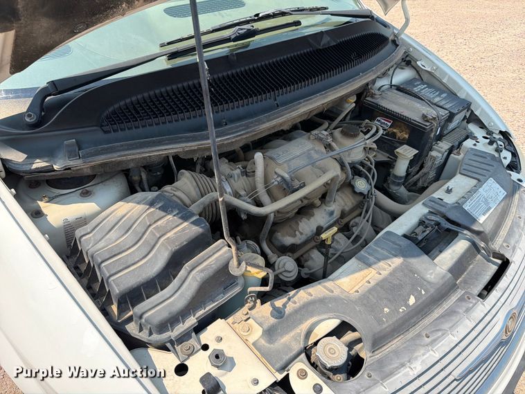 image for item ER1928 2002 Chrysler Town And Country van