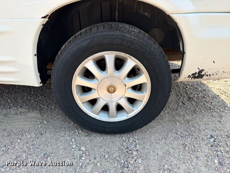 image for item ER1928 2002 Chrysler Town And Country van