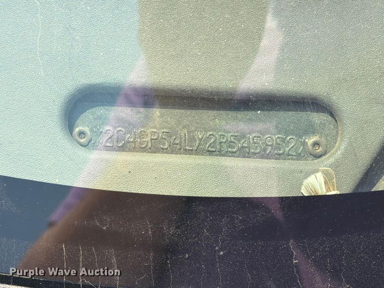 image for item ER1928 2002 Chrysler Town And Country van