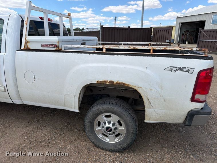 image for item ER1977 2014 GMC Sierra 2500HD pickup truck