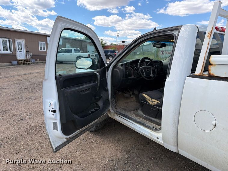 image for item ER1977 2014 GMC Sierra 2500HD pickup truck