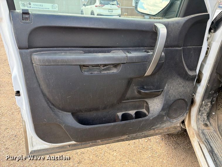 image for item ER1977 2014 GMC Sierra 2500HD pickup truck