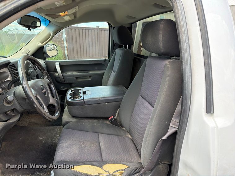 image for item ER1977 2014 GMC Sierra 2500HD pickup truck