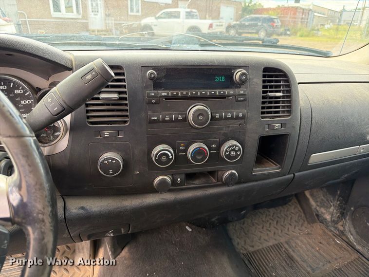 image for item ER1977 2014 GMC Sierra 2500HD pickup truck