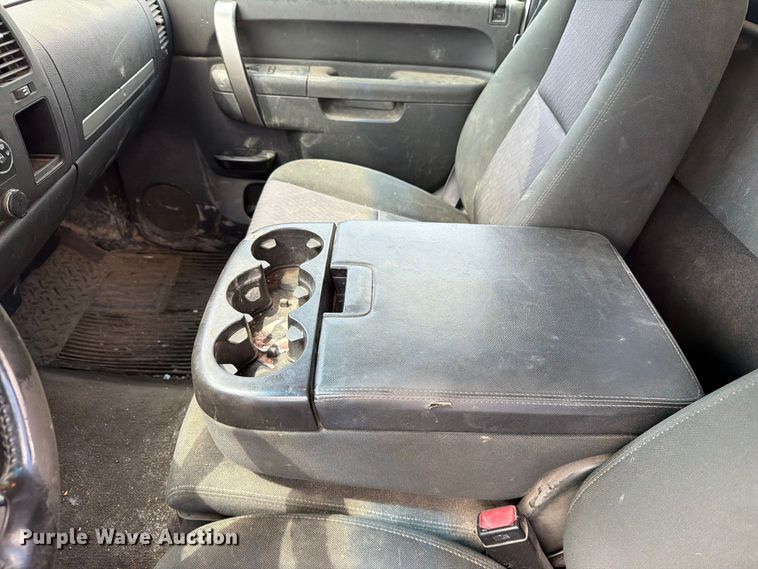 image for item ER1977 2014 GMC Sierra 2500HD pickup truck