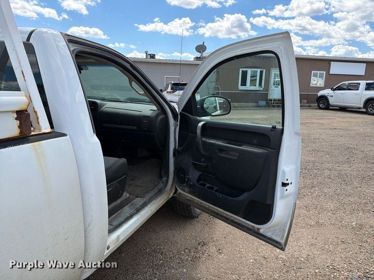 image for item ER1977 2014 GMC Sierra 2500HD pickup truck