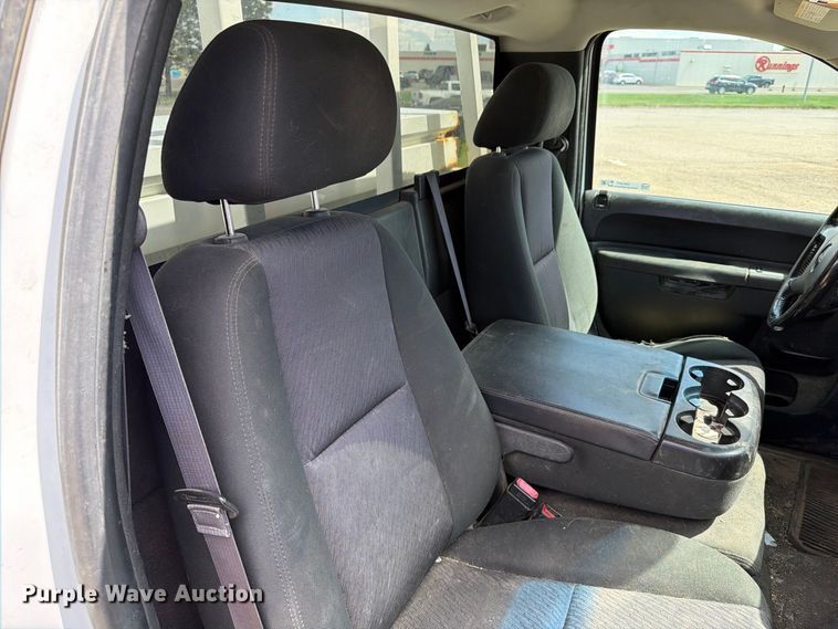 image for item ER1977 2014 GMC Sierra 2500HD pickup truck