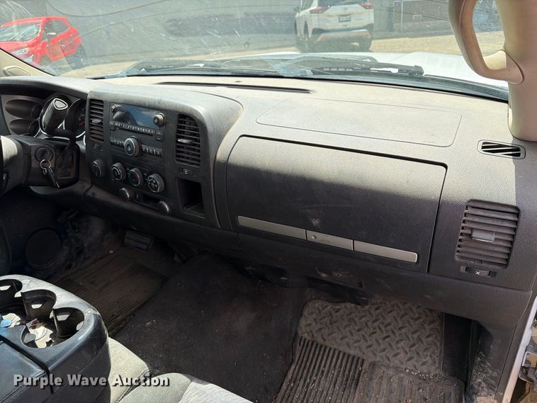 image for item ER1977 2014 GMC Sierra 2500HD pickup truck