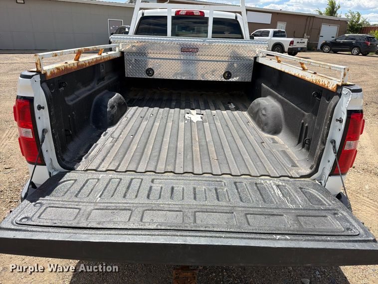 image for item ER1978 2019 GMC Sierra 2500HD Ext. Cab pickup truck