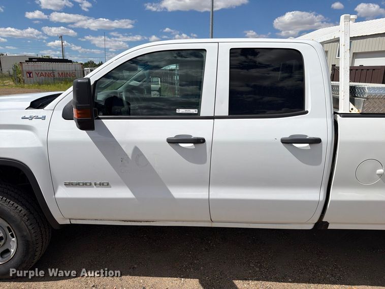 image for item ER1978 2019 GMC Sierra 2500HD Ext. Cab pickup truck