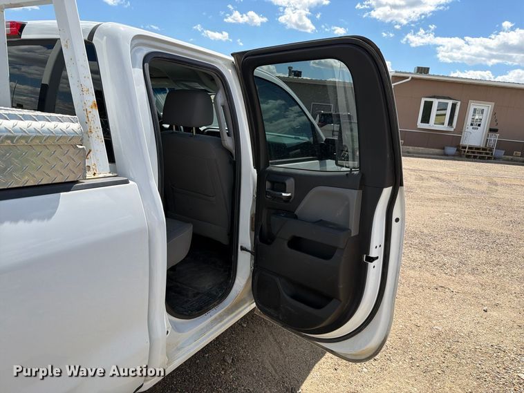image for item ER1978 2019 GMC Sierra 2500HD Ext. Cab pickup truck