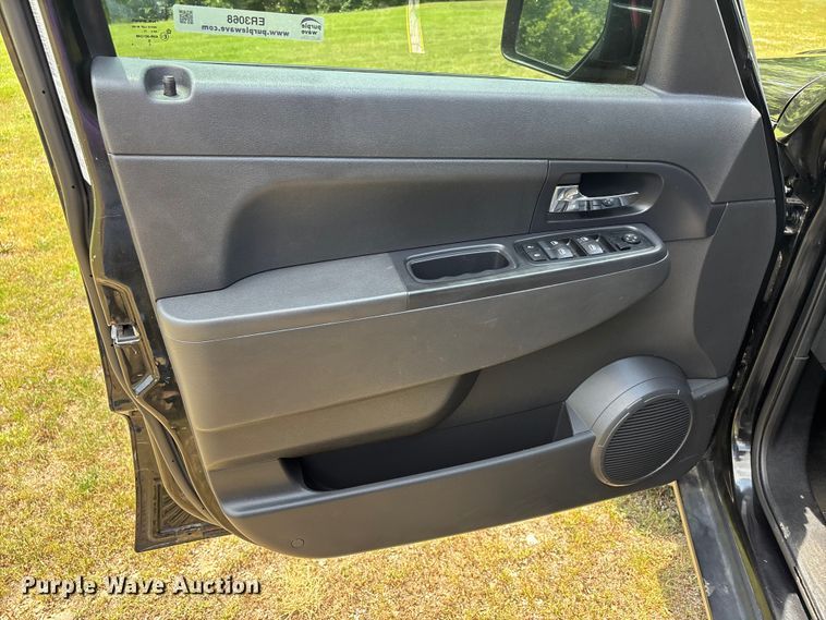 image for item ER3068 2012 Jeep Liberty SUV