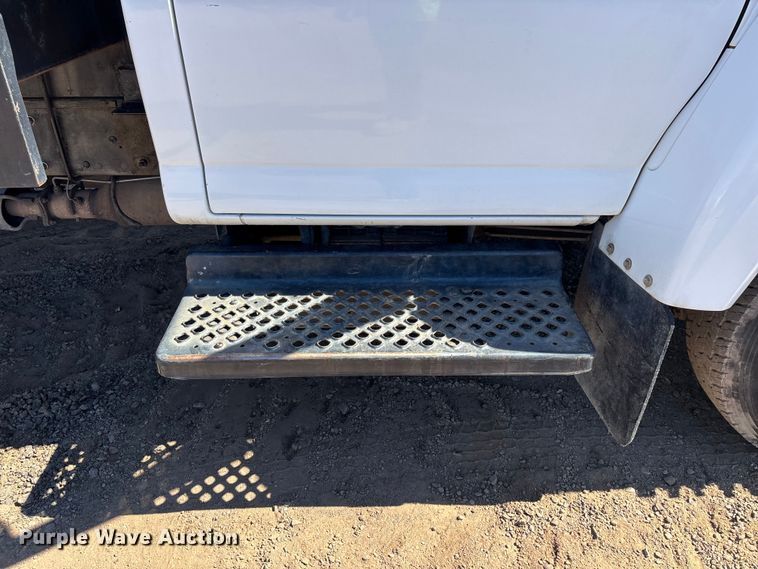image for item ER7686 2008 Chevrolet C4500 flatbed truck