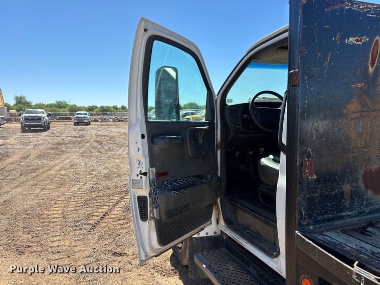 image for item ER7686 2008 Chevrolet C4500 flatbed truck
