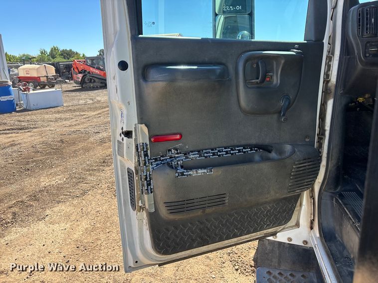 image for item ER7686 2008 Chevrolet C4500 flatbed truck