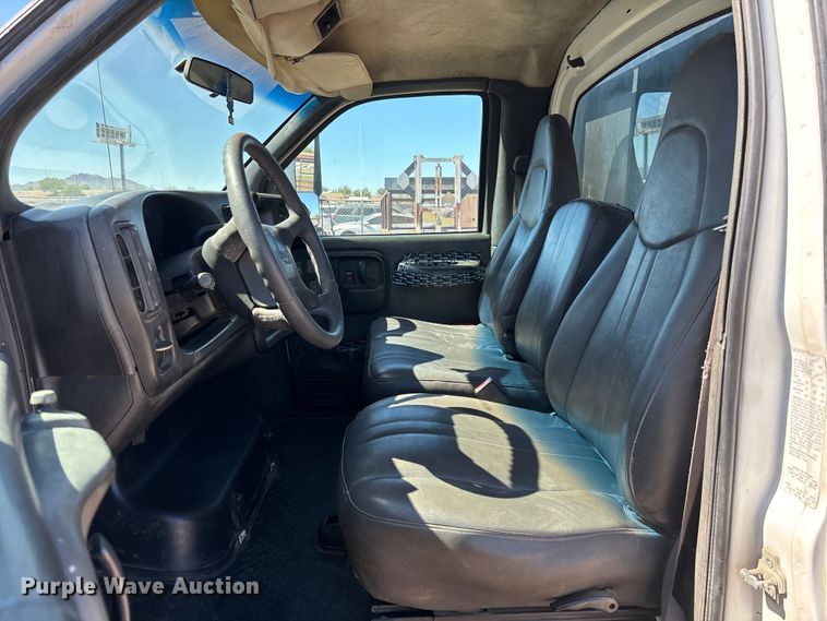 image for item ER7686 2008 Chevrolet C4500 flatbed truck