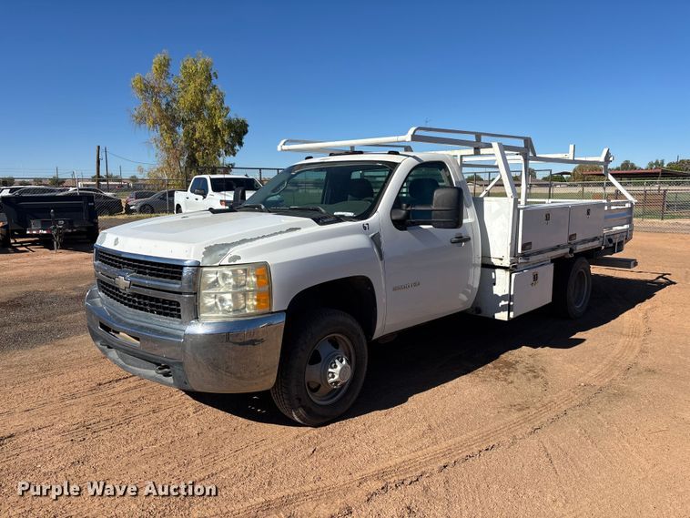 2010 Chevrolet Silverado 3500HD utility bed pickup truck
