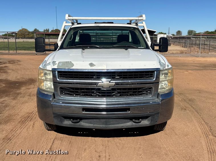 image for item ER7688 2010 Chevrolet Silverado 3500HD utility bed pickup truck