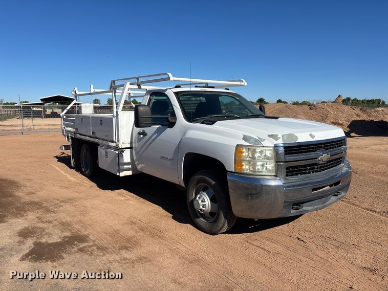 image for item ER7688 2010 Chevrolet Silverado 3500HD utility bed pickup truck