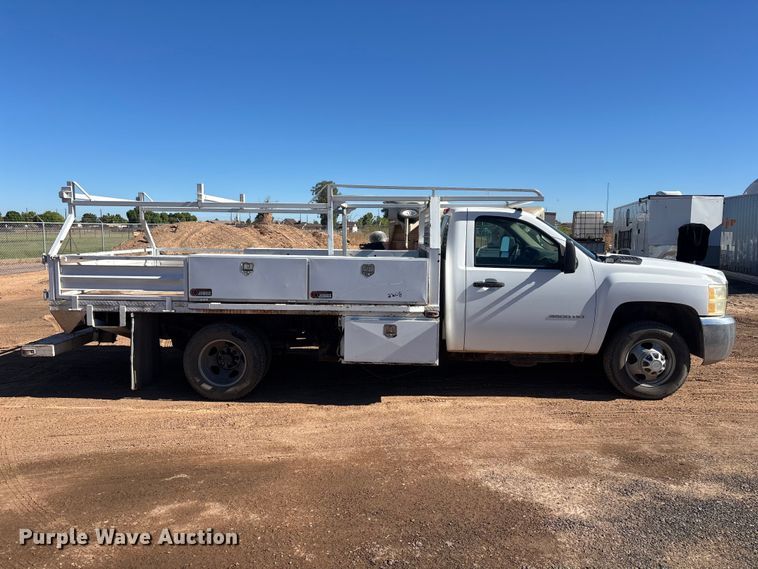 image for item ER7688 2010 Chevrolet Silverado 3500HD utility bed pickup truck