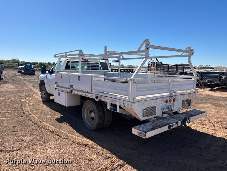 image for item ER7688 2010 Chevrolet Silverado 3500HD utility bed pickup truck