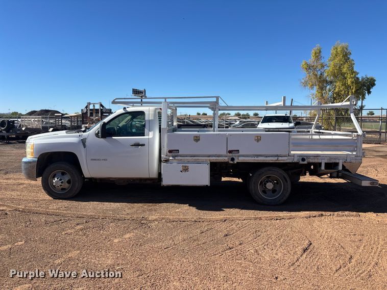 image for item ER7688 2010 Chevrolet Silverado 3500HD utility bed pickup truck