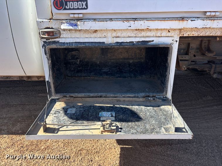image for item ER7688 2010 Chevrolet Silverado 3500HD utility bed pickup truck
